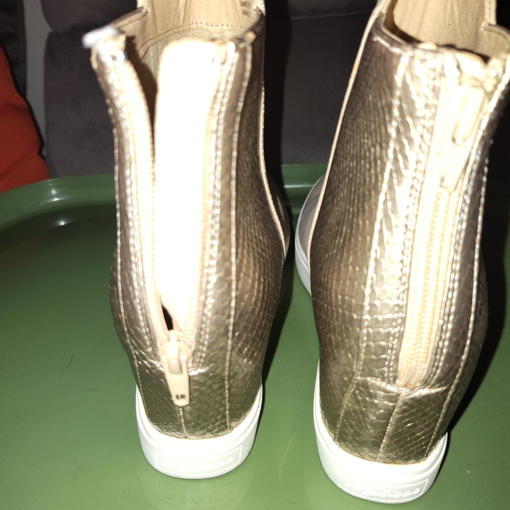 Boots - Picture 2 of 3